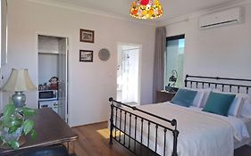 Self- Contained Guest Suite, No Overlap With Host, Private Entrance & Garden